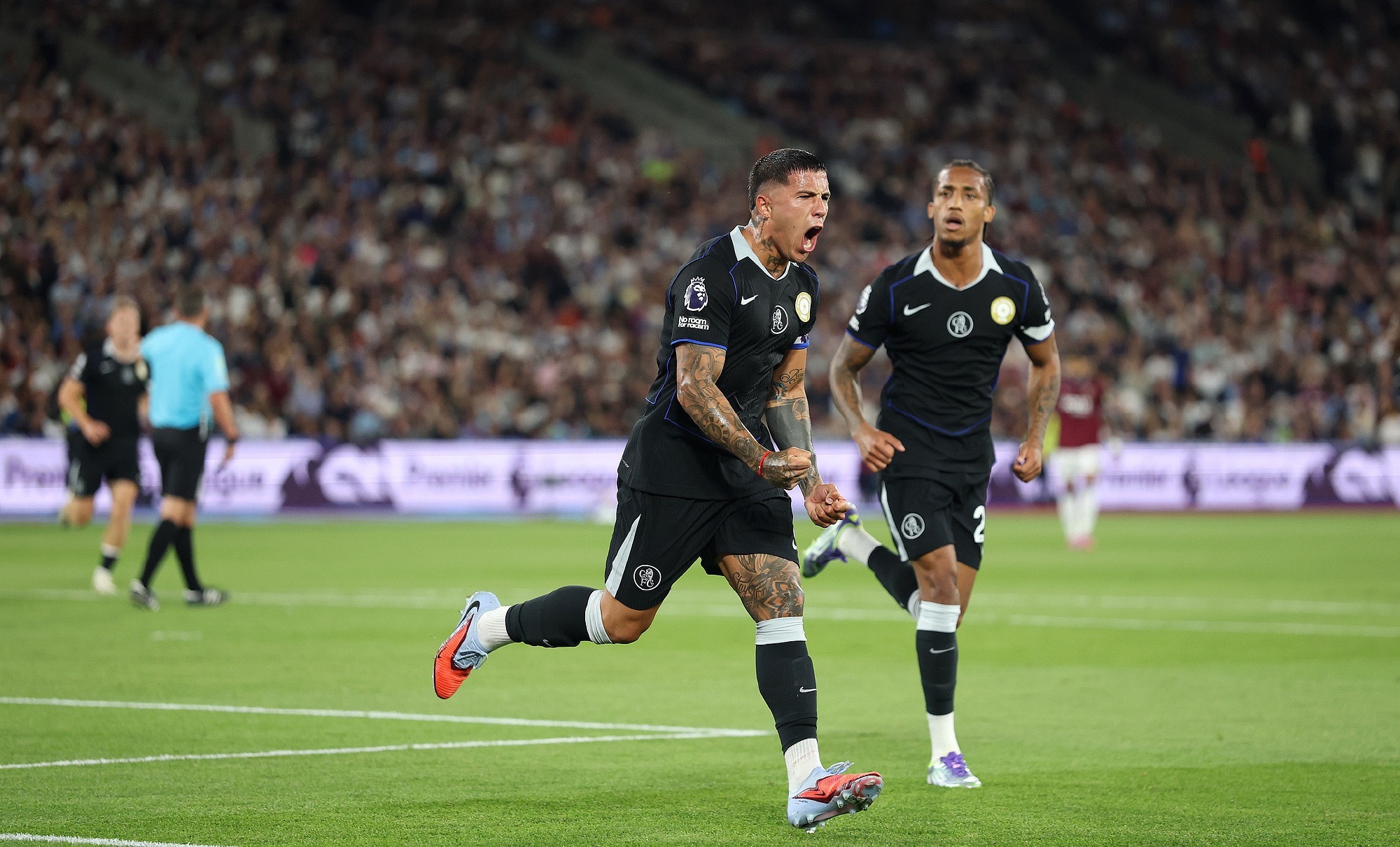 九游体育登录入口-关于离谱！布莱顿窗口期复出首秀AC米兰转会期豪取连胜，国际比赛日西汉姆备战欧冠的信息